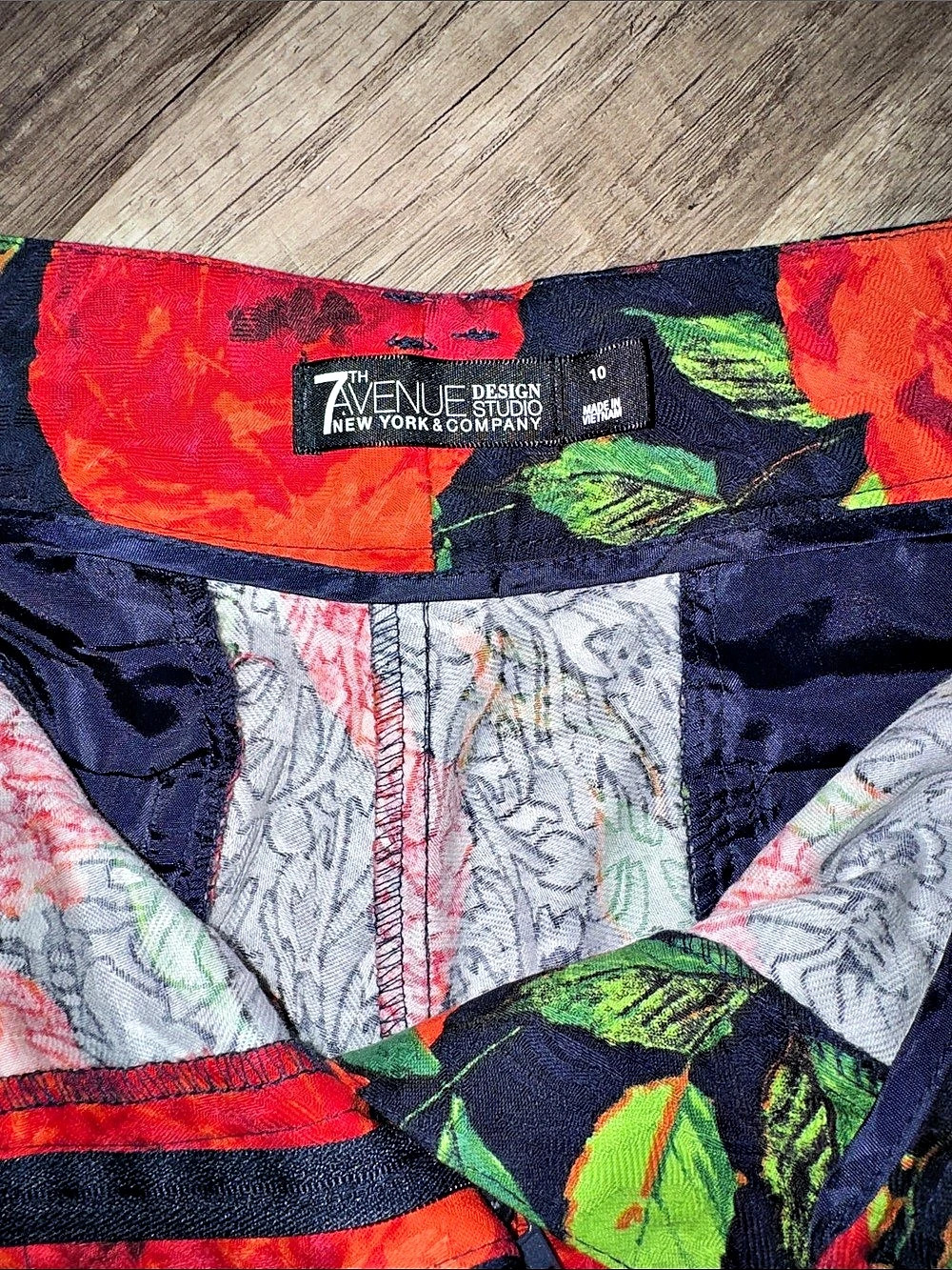 NEW YORK & COMPANY Pants - Picture 3 of 3